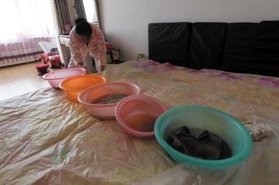 久治楼上漏水，住户失联，小区没物管，业主维权难！律师来支招……